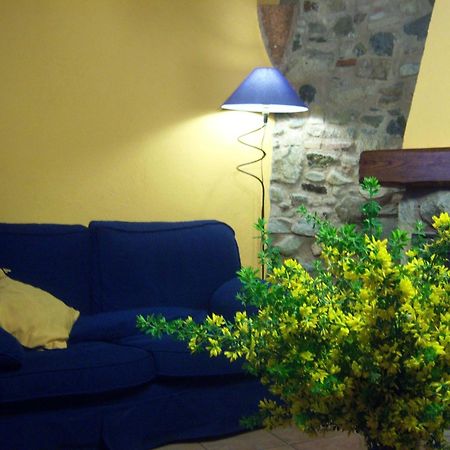 Les Velles Escoles Hotel Les Irles Екстериор снимка