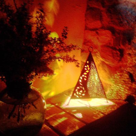Les Velles Escoles Hotel Les Irles Екстериор снимка