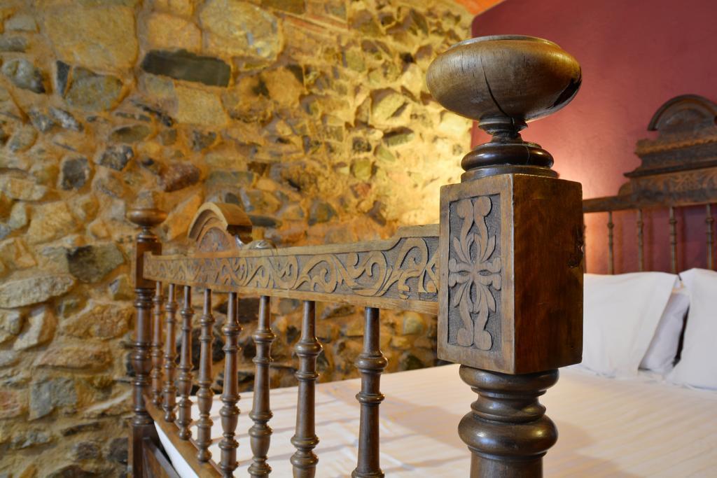 Les Velles Escoles Hotel Les Irles Екстериор снимка