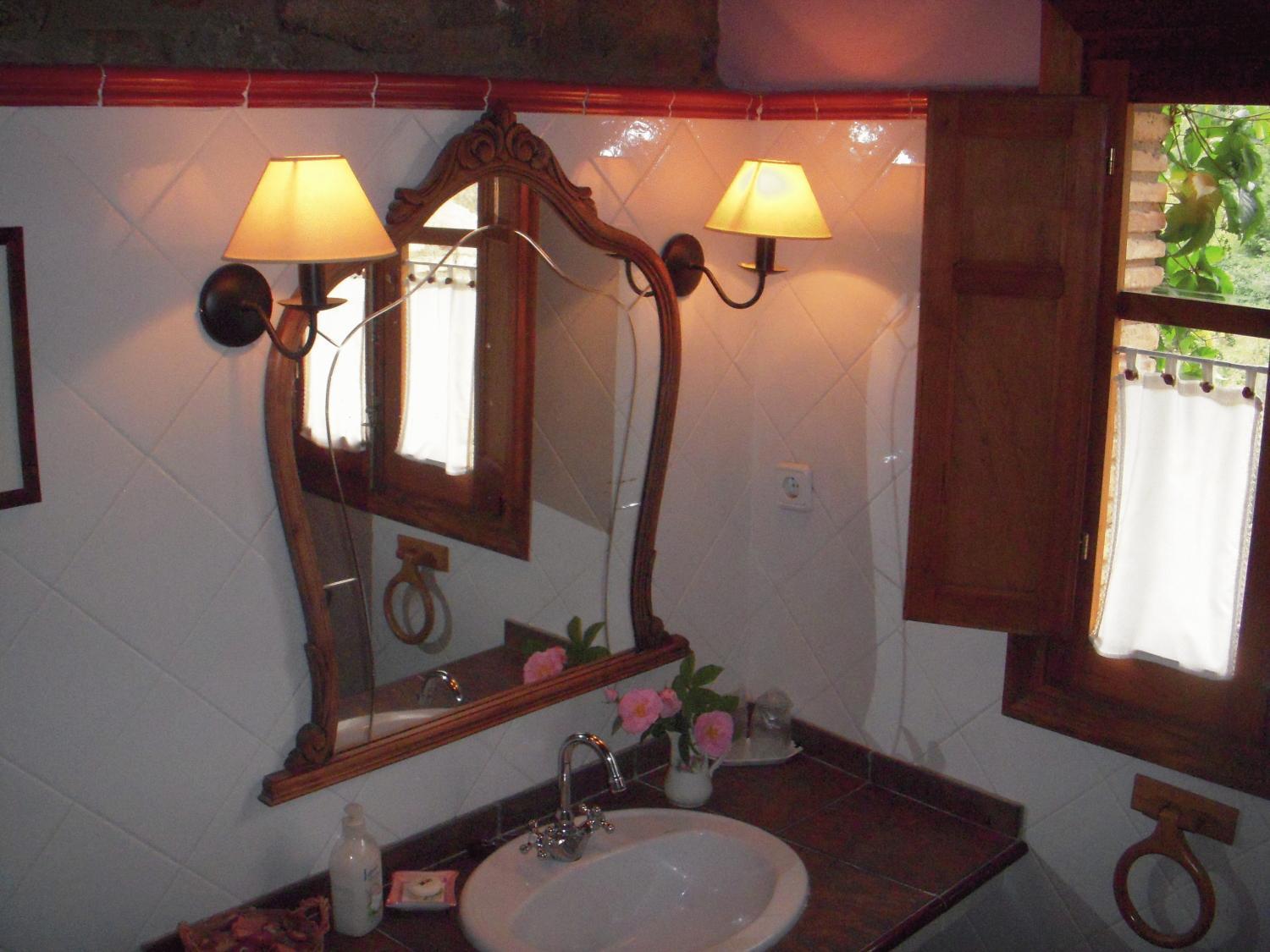 Les Velles Escoles Hotel Les Irles Екстериор снимка